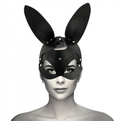 Masque en cuir végétalien avec oreilles de lapin