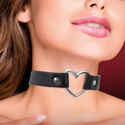 Collar con Corazón Negro