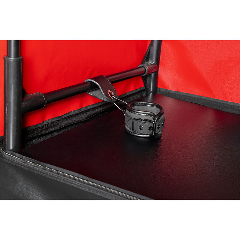 Kink Club Cabina Bukake Negro y Rojo