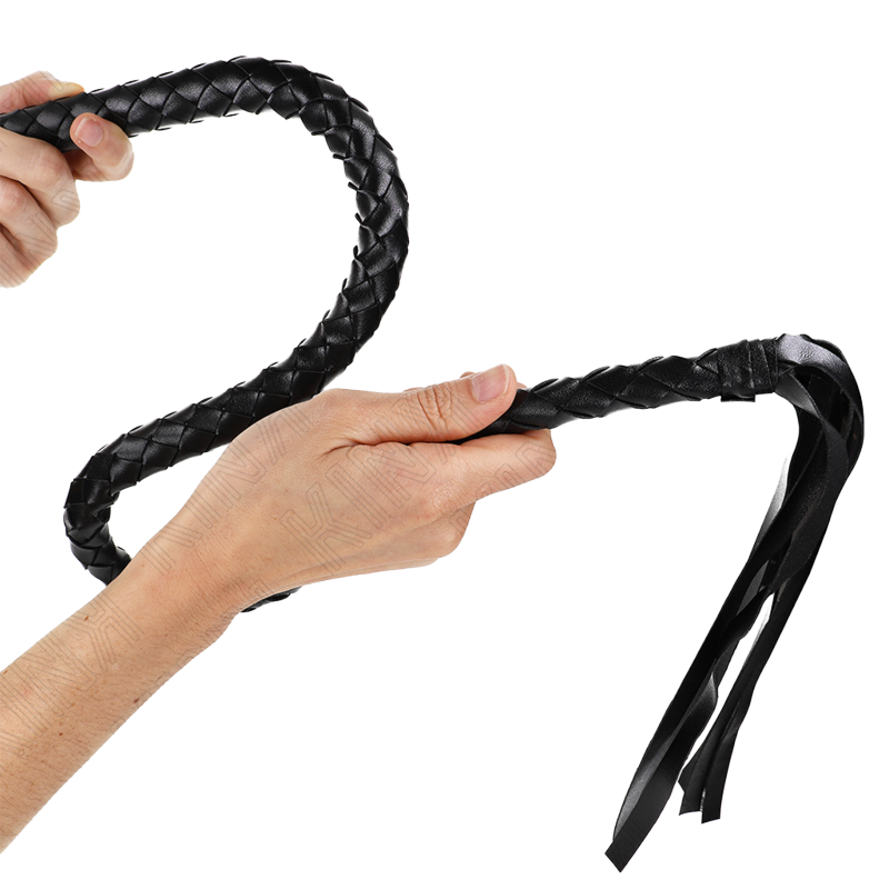 Látigo de Serpiente con Anillo de Mano Negro