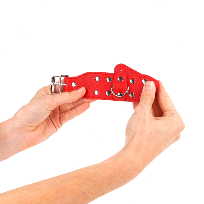 Muñequeras con Doble Línea de Tachuelas Rojo