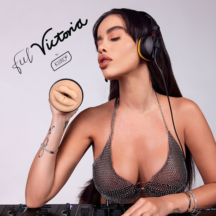Feel Stroker Victoria June Bouche