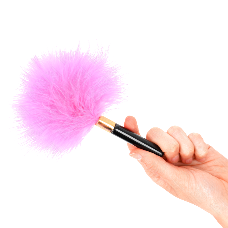 Plumeau à chatouilles en métal doré et plumes fuchsia
