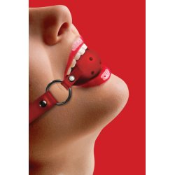 Aïe gag avec des rubans de cuir rouge Fetish