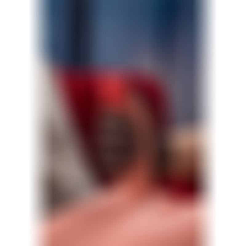 Hermosa Lady Boy Torso Femenino con Dildo con Vibración y Thrusting